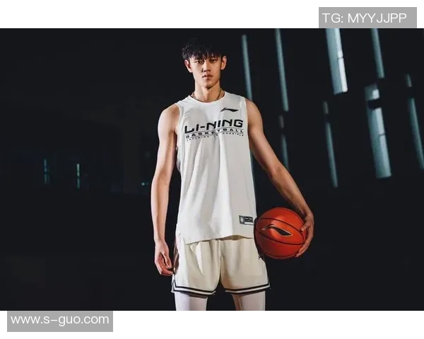 曾凡博的篮球之路:从青涩少年到职业赛场的璀璨新星